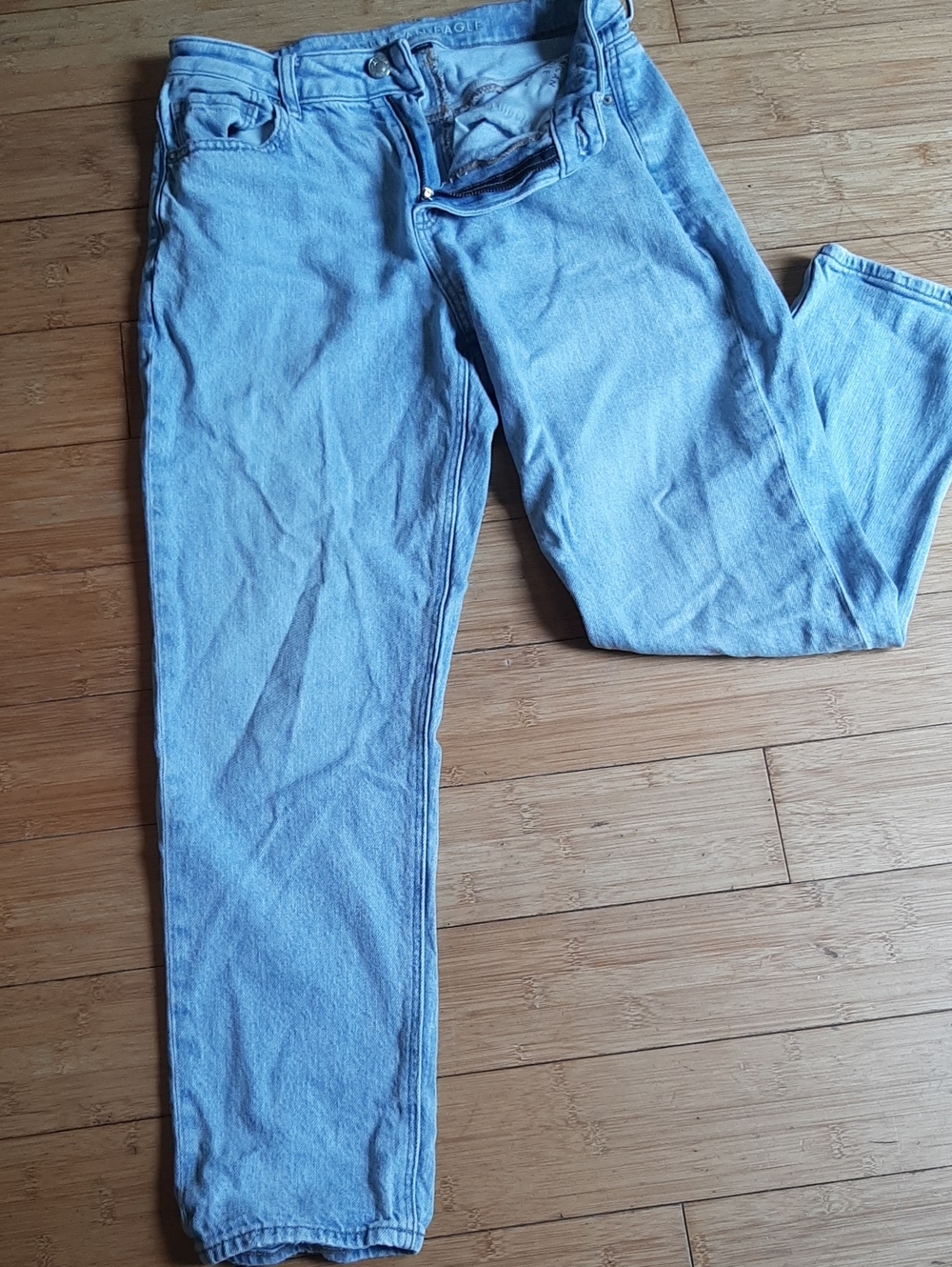 American Eagle Outfitters Light Blue STRIGID Mom Jeans Size 4 Short